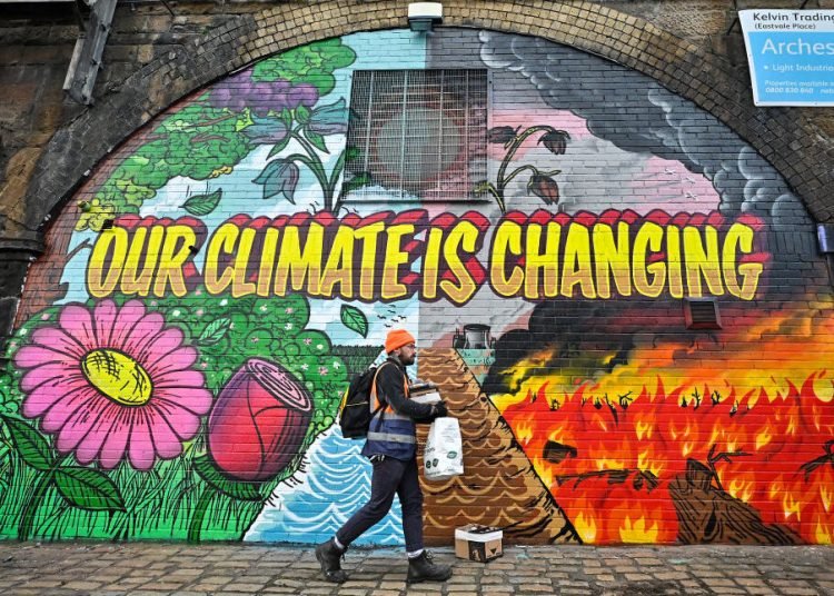 French President Urges China to Send a Clear Signal for Climate Change